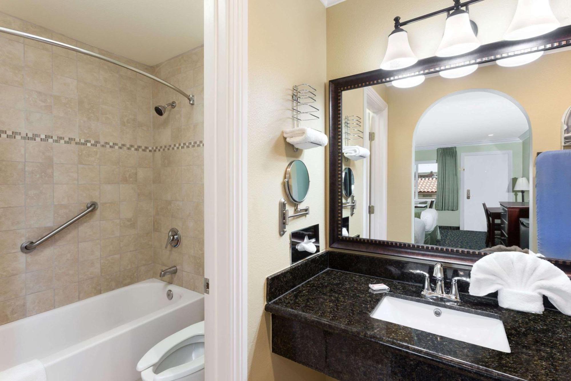 Travelodge By Wyndham Orange County Airport/ Costa Mesa Luaran gambar
