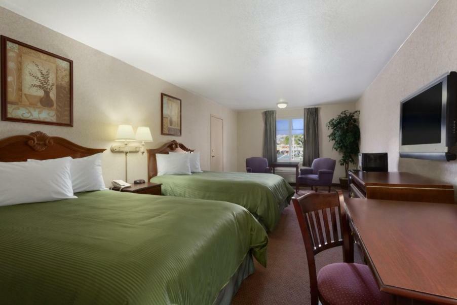 Travelodge By Wyndham Orange County Airport/ Costa Mesa Luaran gambar